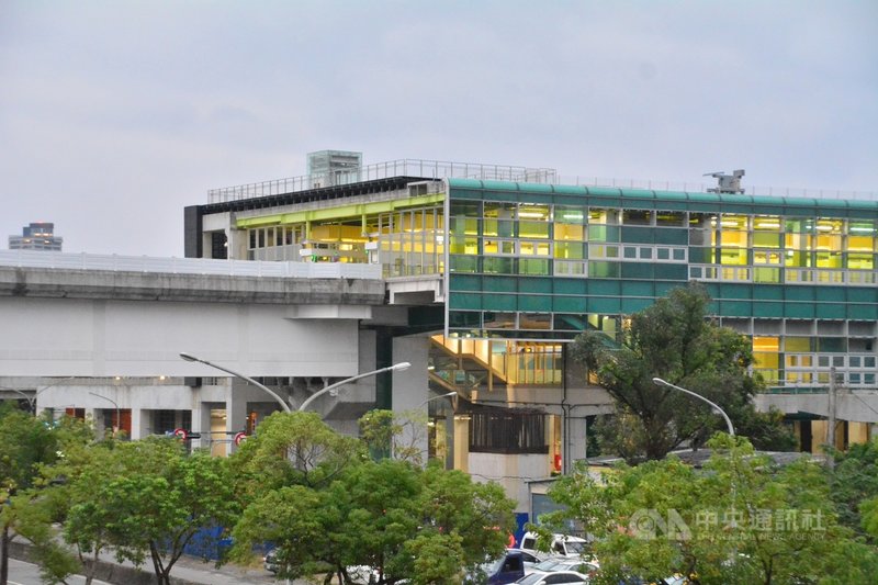 新北捷運環狀線第1階段19日起試乘,新店歷史建築群因公共運輸需求,拆除後華麗轉身為捷運十四張站(圖)旁的南機廠。車站除肩負環狀線交通,未來也是安坑輕軌轉乘站。中央社記者黃旭昇新北攝 109年1月18日
