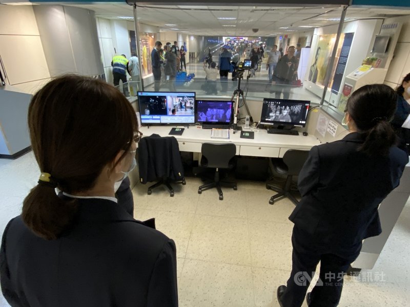 因應中國武漢肺炎疫情,移民署國境事務大隊25日通知各運輸業者,不可讓居住地為湖北省的旅客入境台灣。中央社 109年1月25日