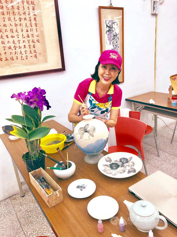 資深藝人白嘉莉即將返台定居,表明未來不考慮重返演藝圈,目前她的生活重心在寫作及繪畫創作。(白嘉莉提供)中央社記者周永捷傳真 109年1月28日