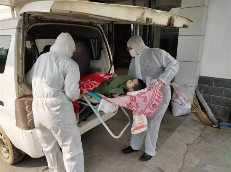 武漢肺炎疫情傳出悲劇,因家人發燒被強制隔離,中國湖北省黃岡市一名17歲的腦性麻痺兒被獨自留在家中6天乏人照料,29日宣告死亡。(圖取自大米和小米微信公眾號網頁)