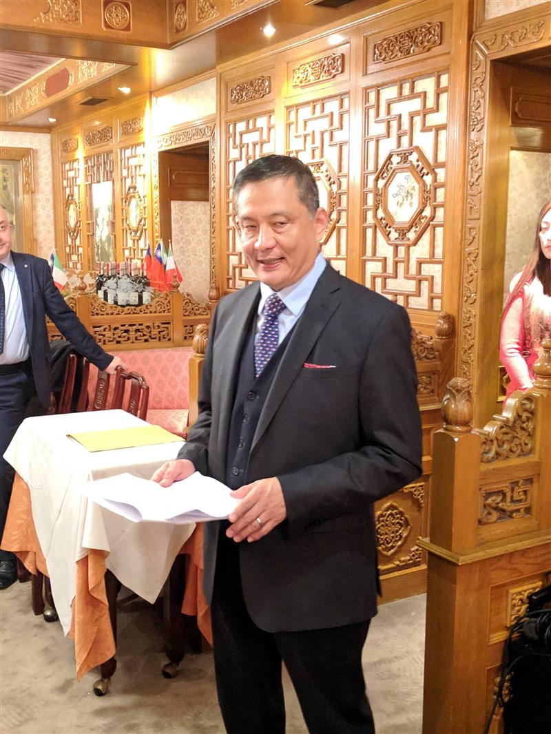 駐義代表李新穎邀請義大利國會友台協會議員與部會官員舉辦新春餐敘。(駐義代表處提供)中央社記者黃雅詩羅馬傳真 109年1月31日