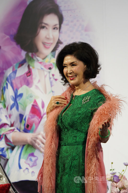 資深藝人白嘉莉擁有「最美麗主持人」稱號,預計將在台定居,31日下午她優雅現身在台北舉行的新書發表會。中央社記者徐肇昌攝 109年1月31日