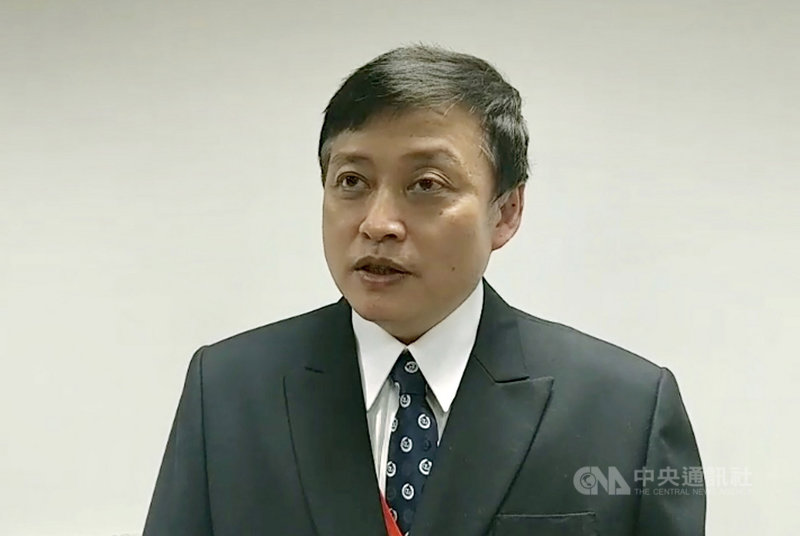衛福部疾管署北區管制中心主任巫坤彬7日在桃園機場受訪,對於國人熱烈支援防疫工作表達感動,非常感謝大家支持政府防疫工作。中央社記者邱俊欽桃園機場攝 109年2月7日