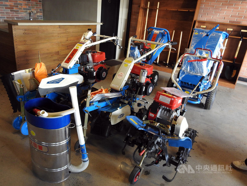 HARBEST AgriBusiness公司創辦人洪宗介是台灣女婿,也是在菲律賓推廣台灣農業技術重要推手。圖為洪宗介進口的台灣農業機械,攝於1月21日。中央社記者陳妍君菲律賓黎薩省攝 109年2月9日
