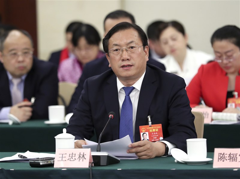 繼湖北省委書記蔣超良下台,中共當局13日宣佈,由山東濟南市委書記王忠林(前)取代馬國強,擔任湖北省委委員、常委和武漢市委書記。(中新社提供)