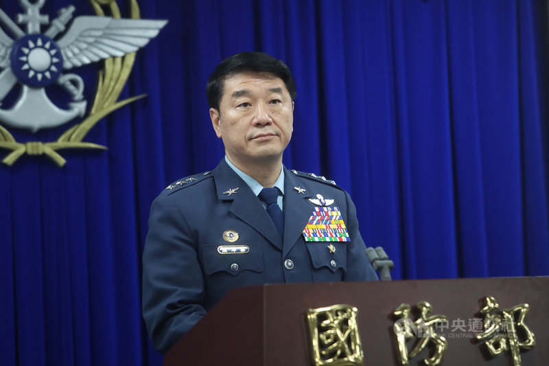 UH-60M黑鷹直升機日前失事,造成參謀總長沈一鳴上將等人殉職。國防部15日上午召開「黑鷹調查初步報告出爐」記者會,由空軍司令熊厚基上將(圖)主持,會中針對詳細報告內容進行說明。中央社記者吳家昇攝 109年2月15日