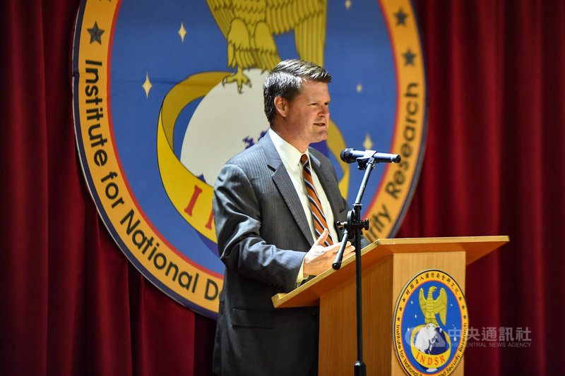 前美國國防部印太安全事務助理部長薛瑞福(Randall Schriver)訪台,19日在國防安全研究院以台美關係為主軸發表公開演說,強調美國與台灣將持續合作。中央社記者林俊耀攝 109年2月19日