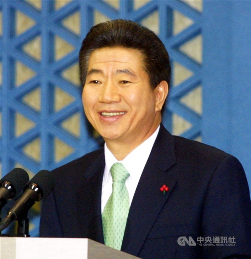 人權律師出身的盧武鉉2009年因涉嫌貪污遭調查,在被檢方訊問過後3週跳崖自盡。(中央社檔案照片)