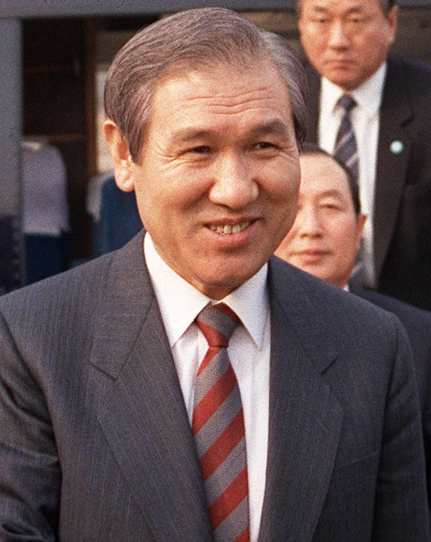 盧泰愚(圖)1988年至1993年擔任總統,他和全斗煥在同一場審判中,也因叛亂及受賄等類似罪名遭定罪。(圖取自維基百科,版權屬公有領域)