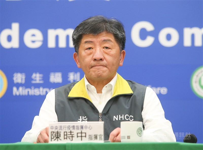 中央流行疫情指揮中心指揮官陳時中23日宣布,醫事人員除報准外,不得出國,以免人力吃緊。中央社記者謝佳璋攝 109年2月23日