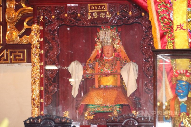 武漢肺炎疫情持續延燒,苗栗縣通霄鎮白沙屯拱天宮媽祖年度進香活動,開放報名不到一週,已有逾3萬人報名參加,進香活動如期舉行,不會改變。廟方24日表示,會呼籲信徒加強防疫。中央社記者管瑞平攝 109年2月24日