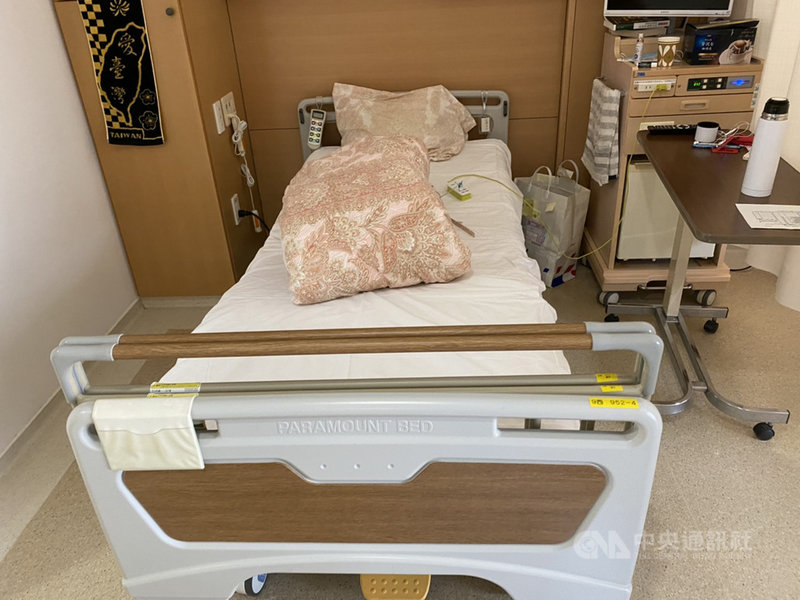在鑽石公主號上確診感染武漢肺炎而在日本住院治療的中年台灣男乘客與另一位台灣婦女26日出院,他們在東京的自衛隊中央醫院經過兩次連續採檢為陰性,醫生給予出院的綠燈。(讀者提供)中央社 109年2月26日