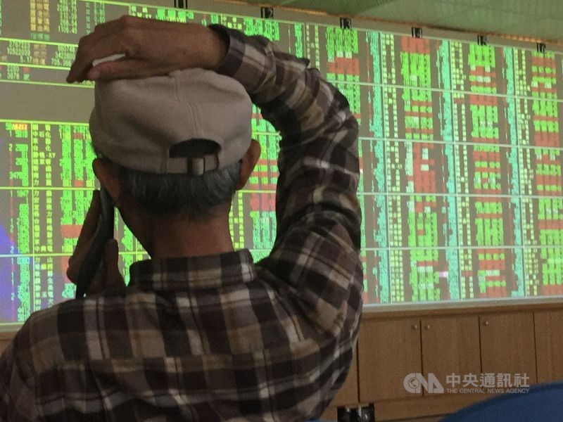 台股26日收盤跌106.61點,為11433.62點。(中央社檔案照片)