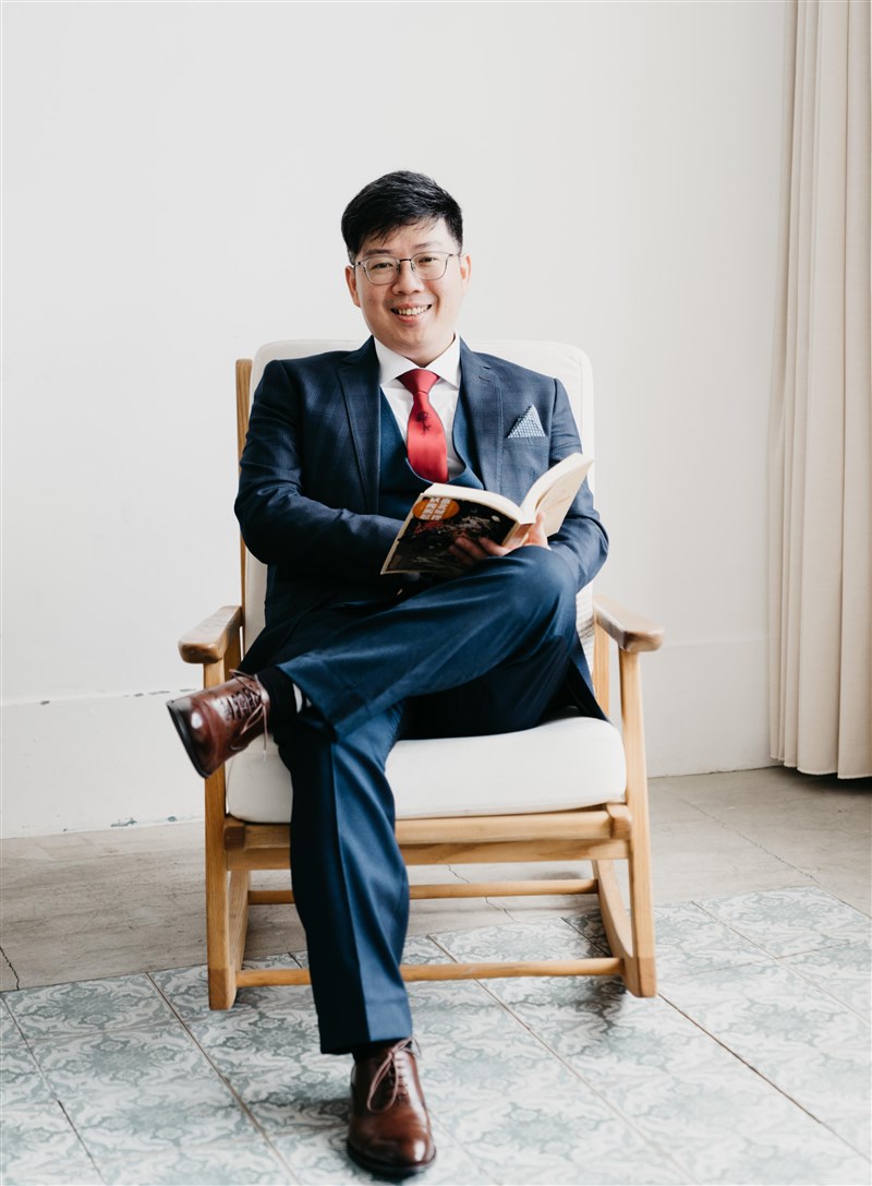 5位來自日本、香港、台灣的推理作家聯手創作接龍小說「筷:怪談競演奇物語」,擔任第4棒的瀟湘神表示,他大概花了兩個月構思,甚至提親時都在寫大綱。(獨步文化提供)