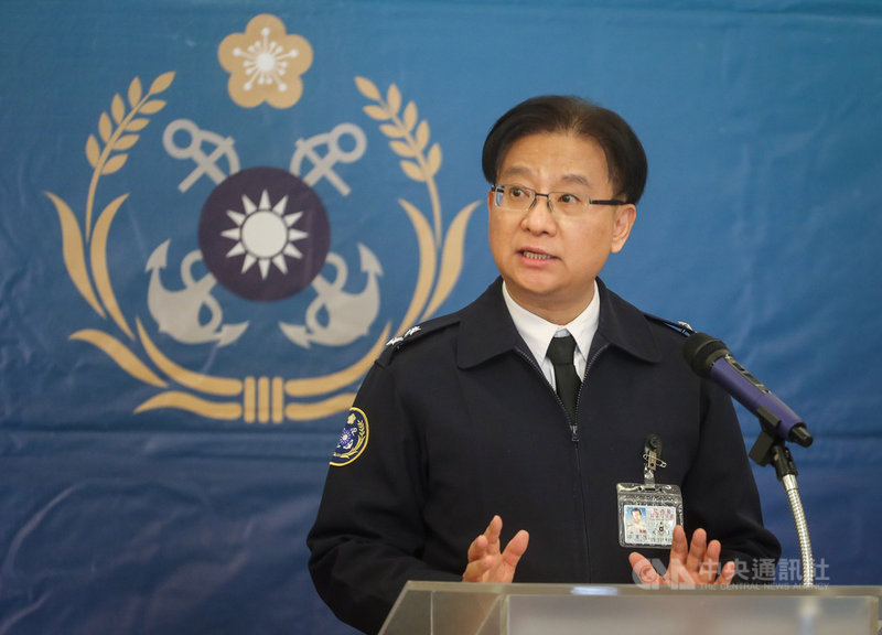 網路流傳,海軍司令部透過群組發布新聞稿,提到新兵訓練中心有武漢肺炎確診病例,海軍司令部政戰主任孫常德(圖)7日下午澄清此為假訊息,並指出將持續查證訊息來源;對於散布假訊息者,將依法移送相關單位處理。中央社記者裴禛攝 109年3月7日