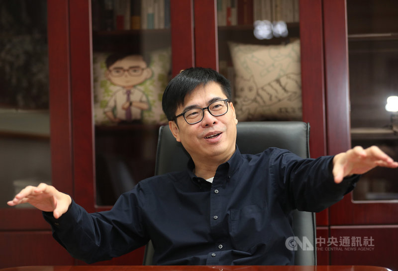 武漢肺炎疫情如今在全球延燒,行政院副院長陳其邁接受中央社專訪時表示,當中國武漢出現27個原因不明的肺炎病例,台灣已啟動防疫,是全世界最早啟動防疫機制的國家,當時日韓都還沒有警覺到。中央社記者張皓安攝 109年3月7日