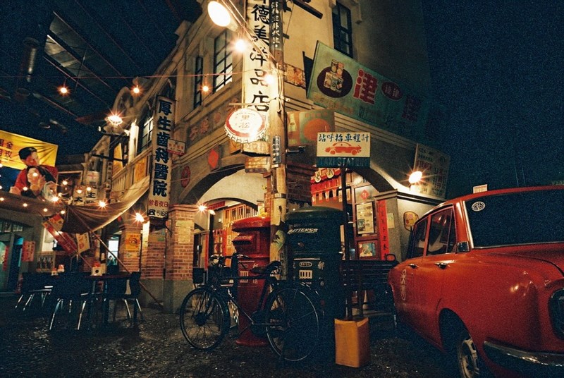 受武漢肺炎疫情影響,繼五星級飯店台中亞緻大飯店熄燈後,又一家知名老牌餐廳「香蕉新樂園」將停業。(圖取自facebook.com/BananaNewParadise)