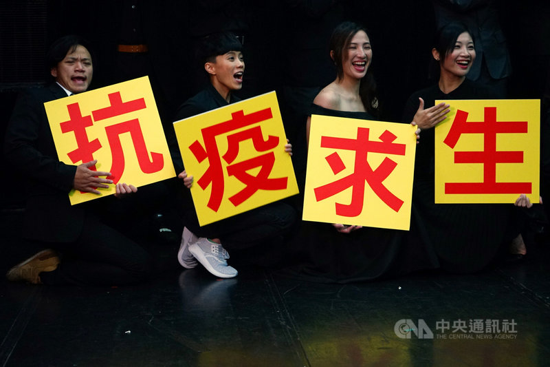 武漢肺炎疫情延燒,表演藝術界受影響,紙風車劇團9日宣布推出線上劇場「紙風車返笑日」,廣徵劇場人創意短片,錄取者將提供獎金,希望因疫情取消演出的演員、技術人員能透過創意獲得收入。中央社記者王騰毅攝 109年3月9日