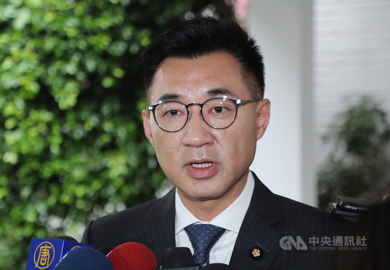 國民黨主席江啟臣9日在就職典禮致詞時,針對兩岸關係的相關談話,並未提及九二共識。他10日在立法院受訪表示,不能因為說他有沒有提到哪幾個字,就以偏概全,或是下定論說,這是他對九二共識的看法。中央社記者張皓安攝 109年3月10日