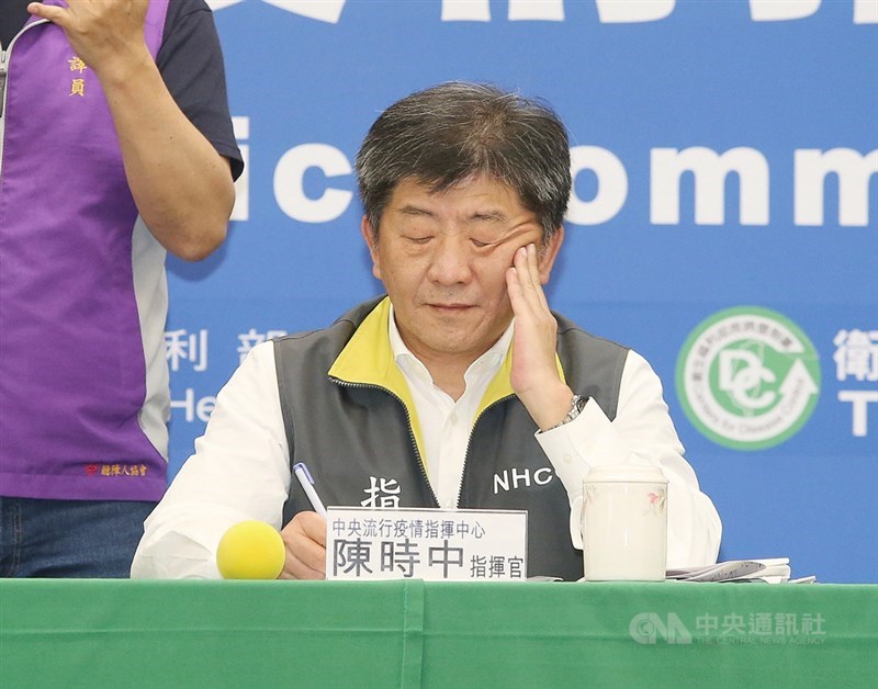 第3批包機能否順利啟動受關注,中央流行疫情指揮中心指揮官陳時中12日表示,相關決定牽涉互信,中國有大量復工、群聚,對防疫造成很大壓力,需用時間觀察才能正確判斷。中央社記者郭日曉攝 109年3月12日