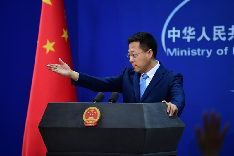 中國外交部發言人趙立堅12日以中英雙語連發5條推文,質疑美軍將病毒帶到武漢。(圖取自twitter.com/zlj517)