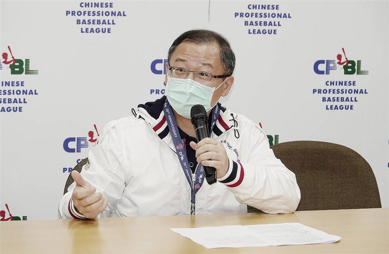 中華職棒23日舉行防疫會議,決議開幕戰4月11日如期開打,原則上採閉門比賽,將是史上第一次,中職會長吳志揚(圖)表示,將爭取讓已購買季票球迷入場,採實名制、固定座位。(中華職棒提供)中央社記者謝靜雯傳真 109年3月23日