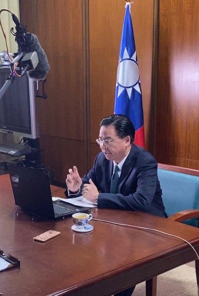 外交部長吳釗燮19日接受加拿大廣播公司(CBC)專訪,分享台灣成功防疫經驗。(外交部提供)中央社記者陳韻聿傳真 109年3月21日
