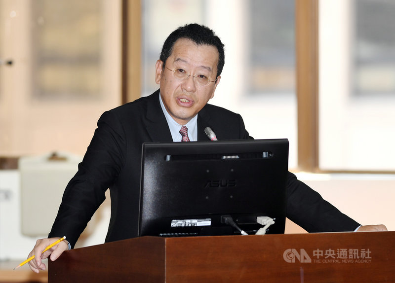 金管會主委顧立雄(圖)26日出席立法院財政委員會備詢,就台股走勢表示,股市反應的是經濟發展的狀況,無論熊牛市,如果疫情能快速控制,經濟就會快速反彈。中央社記者施宗暉攝 109年3月26日