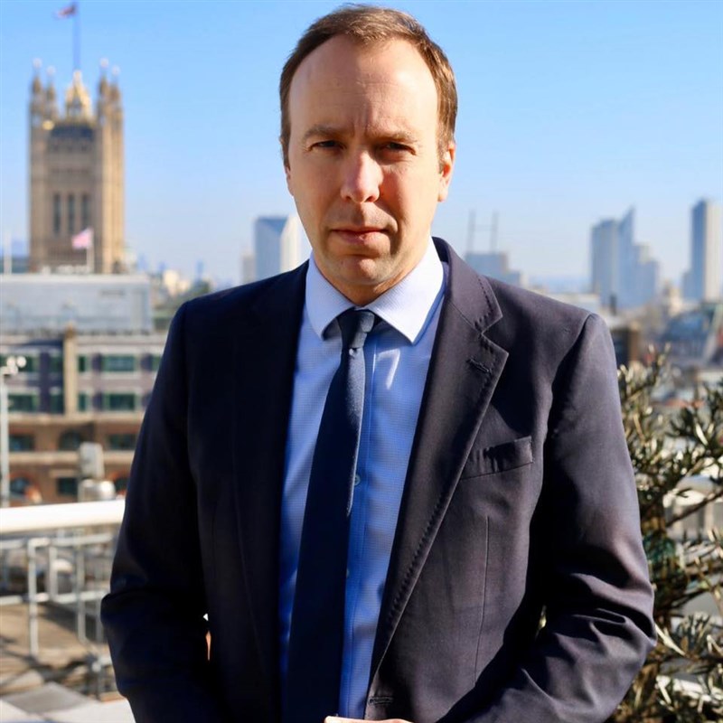 英國衛生大臣韓考克27日在推特表示,自己的武漢肺炎篩檢結果為陽性。(圖取自facebook.com/matthancockofficial)