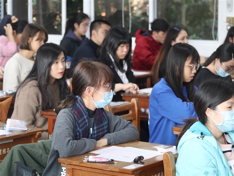 大學招生委員會聯合會5日公布110年度大學甄選的疫情應變方案。圖為學測考場。(中央社檔案照片)