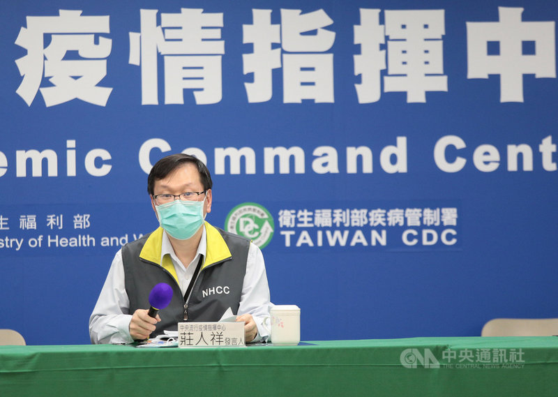 外界憂心無症狀居家檢疫者可能成防疫破口,中央流行疫情指揮中心發言人莊人祥5日表示,即日起,結束居家檢疫者都要延長自主健康管理7天。若有旅遊史,有任何症狀都應通報、就醫。(中央流行疫情指揮中心提供)中央社 109年4月5日