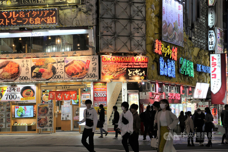 東京5日新增143例2019冠狀病毒疾病(COVID-19,武漢肺炎)病例,累計已破千例,為避免可能風險,許多人減少外出,照片為人潮銳減的東京街頭。中央社記者楊明珠東京攝 109年4月5日