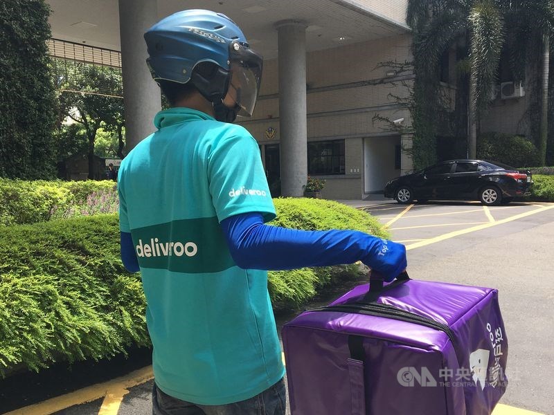 外送平台業者戶戶送6日宣布重大訊息,將在10日下午3時起終止在台服務。(中央社檔案照片)