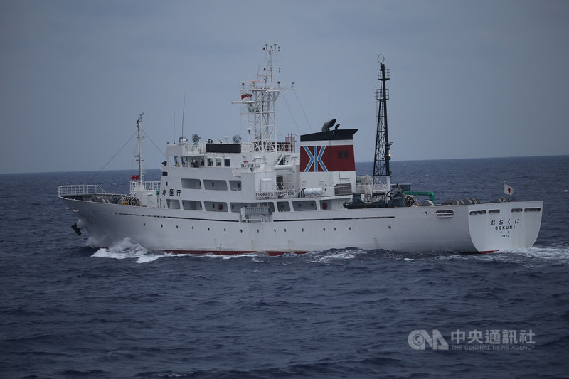 台灣2漁船3月24日分別在花東外海、台灣專屬經濟海域遭日本公務船驅趕,海巡署東部地區機動海巡隊8日公布日本公務船照片。(海巡署東部地區機動海巡隊提供)中央社記者張祈傳真 109年4月8日