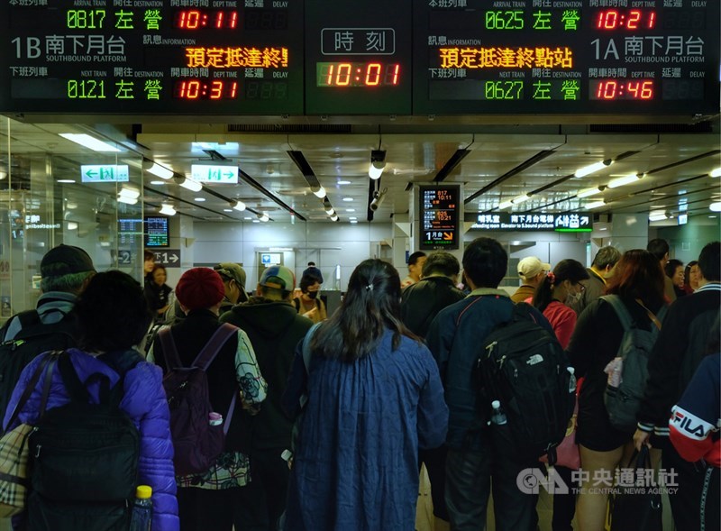 張啟元2018年駭入高鐵訂票主機系統竄改退票金額未得手,被桃園地方法院依詐欺罪判處6個月徒刑。圖為高鐵台北站。(中央社檔案照片)