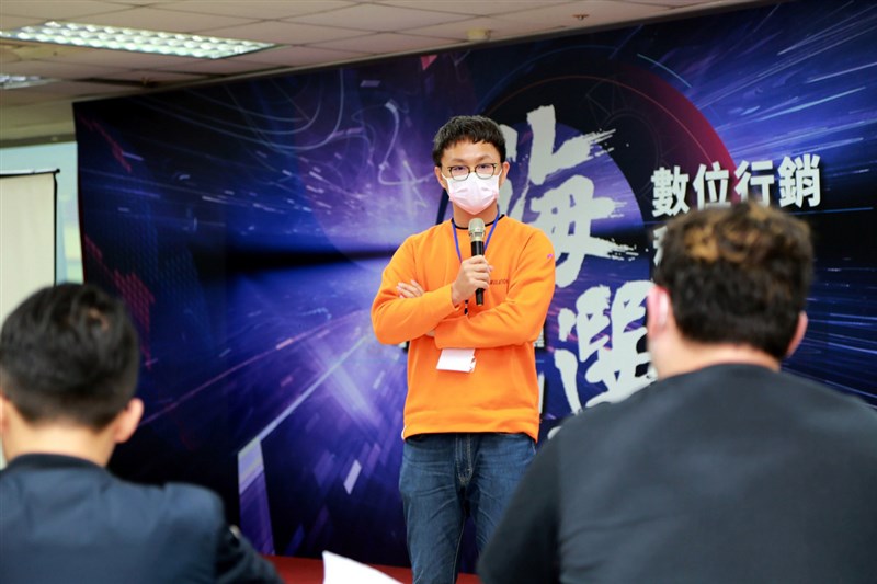 Dcard創辦人簡勤佑出任國民黨數位行銷科技長,他11日表示,自己是年輕人中最懂得網路社群的人。(國民黨提供)中央社記者余祥傳真 109年4月11日