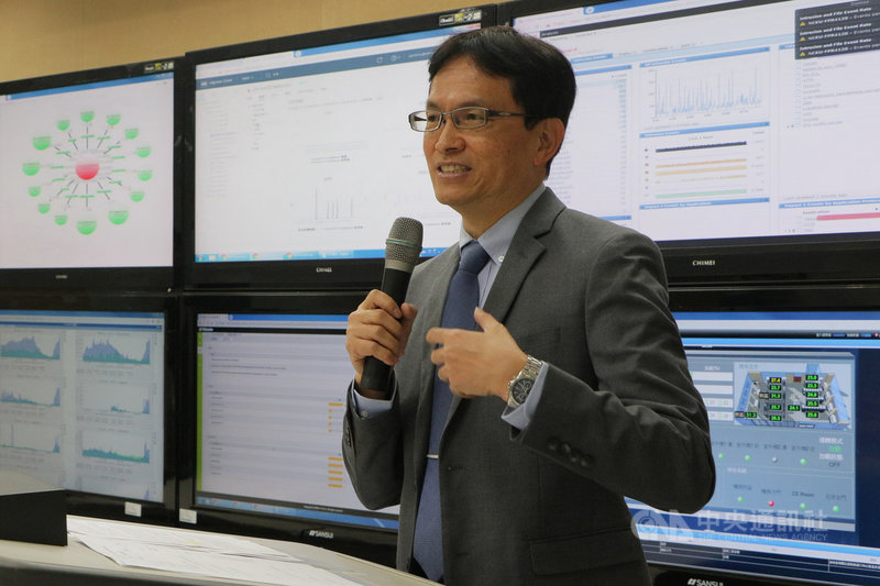 成功大學13日發布新聞稿指出,資訊工程系特聘教授蔣榮先(圖)組成團隊參加「國際COVID-19科技防疫黑客松大賽」,以人工智慧判讀病患肺部X光片特徵,成為台灣唯一獲選團隊。(成大提供)中央社記者楊思瑞台南傳真 109年4月13日