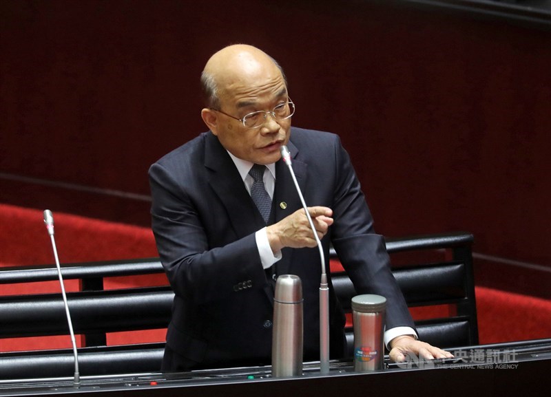 行政院長蘇貞昌14日表示,華航改名涉及航權等種種因素,也許不是那麼簡單,但讓國家的航空公司標誌台灣,確實是該努力來做的事。(中央社檔案照片)