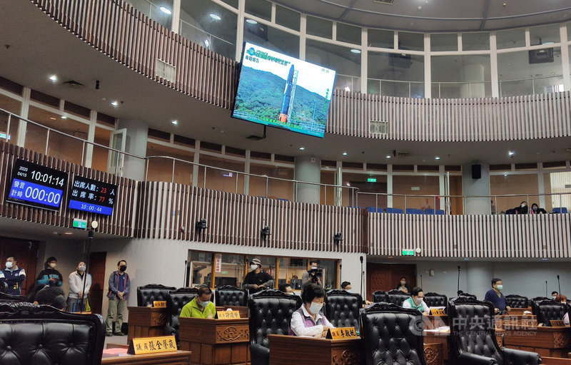 晉陞太空科技公司將在台東南田海邊發展火箭衛星基地,台東縣議會15日邀台東縣政府專案報告,縣府表示,沒有既定立場,只要對產業有幫助都會支持,但呼籲中央先釐清火箭的主管機關。中央社記者盧太城台東攝 109年4月15日