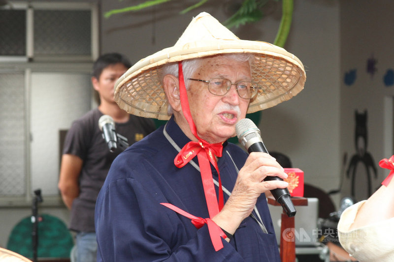在台灣奉獻逾半世紀的天主教神父甘惠忠，台灣時間16日在美國紐約過世。圖為甘惠忠2015年7月7日出席伯利恆早療暨融合教育中心動土儀式。中央社記者楊思瑞攝　109年4月16日