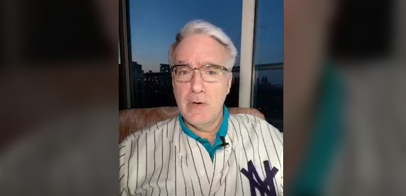台灣的中華職棒是全球唯一棒球季,ESPN老牌主播歐伯曼(圖)分享影片,自曝40年來從沒早起這麼開心,他也提到大學時代與「台灣的總統」同校往事。(圖取自twitter.com/KeithOlbermann)