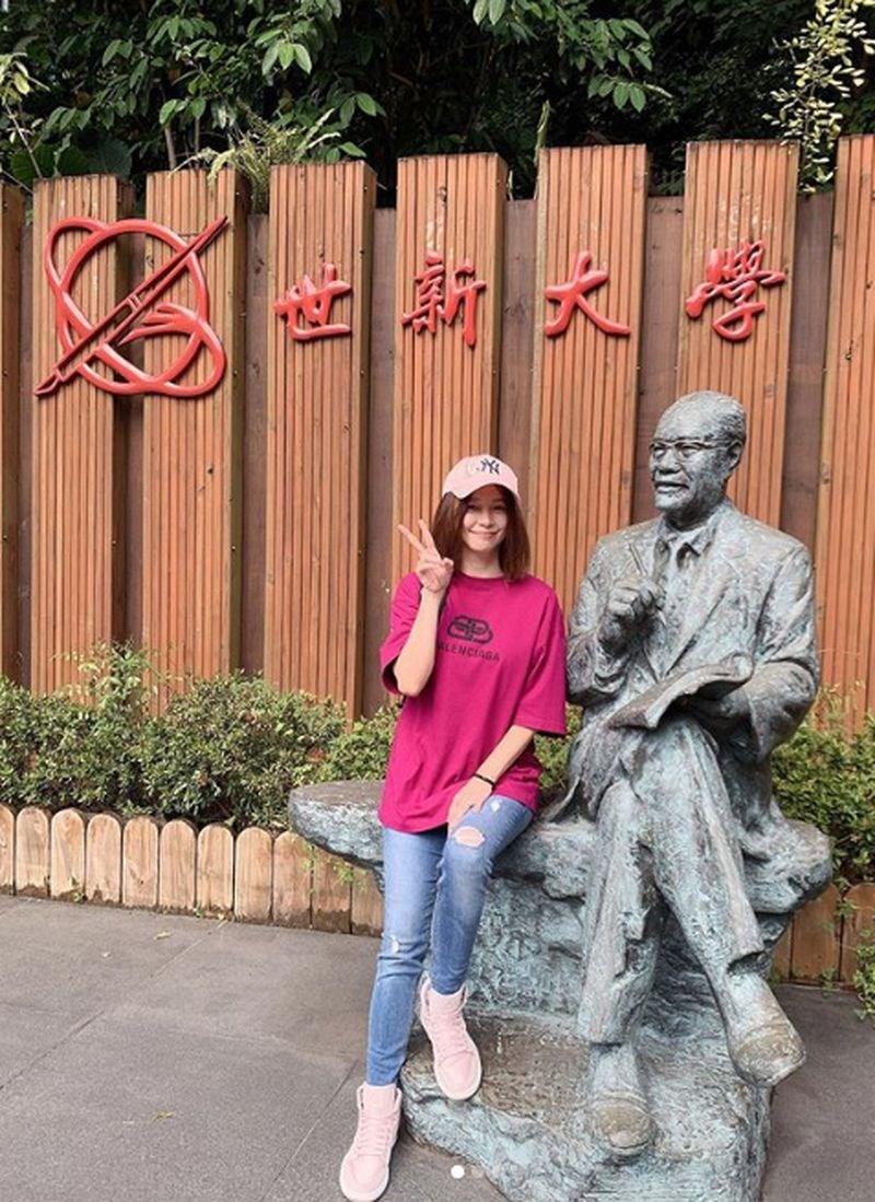 政論節目主持人范立達在臉書質疑,藝人徐若瑄(圖)的碩士論文研究對象是自己。徐若瑄的指導教授解釋,此篇屬強調實務應用的「技術報告」,具有研究之選樣代表性。(圖取自徐若瑄VivianHsuIG網頁instagram.com/vivianhsu.ironv)