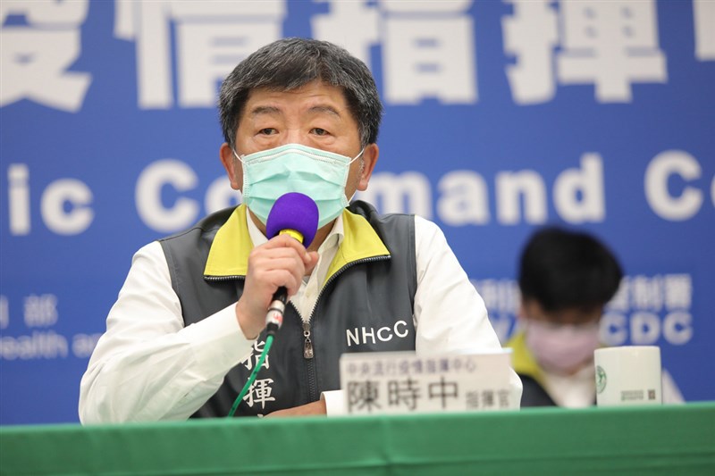 中央流行疫情指揮中心指揮官陳時中(圖)18日宣布新增3例武漢肺炎境外移入案例,3人均在國軍某艦隊實習、住同寢室,17日晚間9時確診首例後,已緊急召回全艦人員採檢並居家檢疫。(中央流行疫情指揮中心提供)中央社 109年4月18日