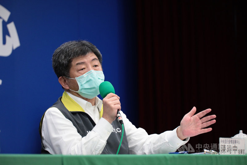 中央流行疫情指揮中心指揮官陳時中20日表示,軍方防疫的標準流程夠,但彈性不足,通報窒礙難行,已經在檢討。(中央流行疫情指揮中心提供)中央社 109年4月20日