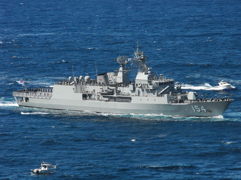 澳洲國防部表示,安薩克級巡防艦巴拉馬塔號(圖)過去數天與美國軍艦一同演習,穿越爭議不斷的南海地區。(圖取自維基共享資源網頁;作者Saberwyn,CC BY-SA 3.0)