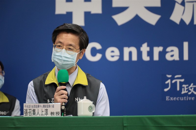 專家張上淳說,用呼吸器重症患者死亡率本就偏高,但台灣醫療團隊厲害,患者只要撐過最嚴重階段,後來都慢慢復元。(中央流行疫情指揮中心提供)中央社 109年4月20日