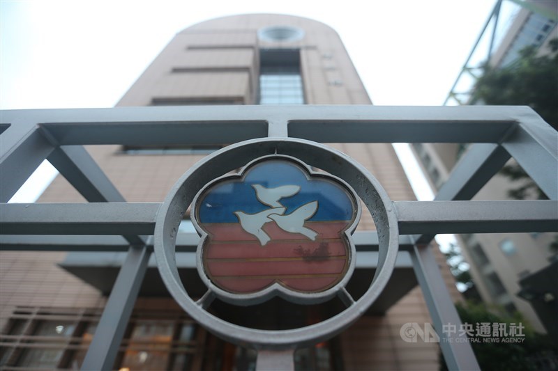 內政部27日起依政黨法規定,辦理203個政黨廢止備案及42個政治團體廢止立案相關事宜,其中也包括婦聯會。圖為婦聯會大樓。(中央社檔案照片)