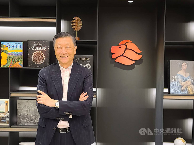 雄獅董事長王文傑感嘆,一年300億元營收,只剩國內20億元營收,坦言出境遊復甦還看不到。中央社記者江明晏攝 109年4月27日