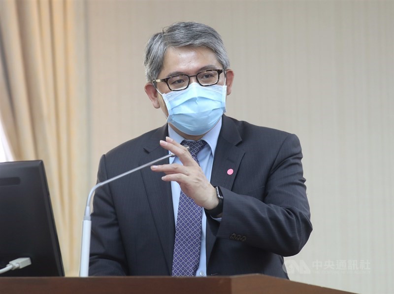 台北市錢櫃林森店火警釀多人死傷,內政部次長花敬群(圖)27日在立法院表示,這次調查,內政部會協助台北市政府,該有的管理都要做到位,目前看到的狀況,施工過程把相關消防設備全關而且沒有配套的緊急救援計畫提出,業者確實有明顯疏失。中央社記者裴禛攝 109年4月27日