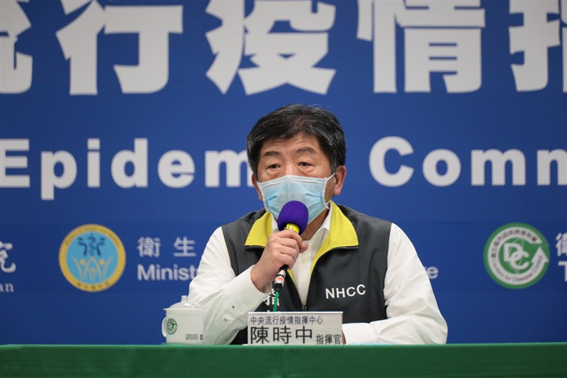 指揮中心指揮官陳時中29日表示,五一連假民眾不論外出或宅在家,都可維持輕鬆心情,但不鬆懈。(中央流行疫情指揮中心提供)中央社
